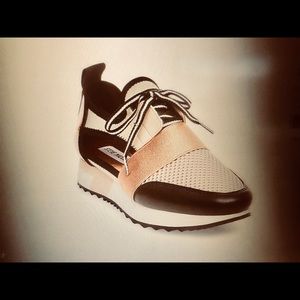 Steve Madden metallic cut out tennis shoe
